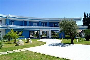 Hotel Club Cala Longa Montauro Екстериор снимка