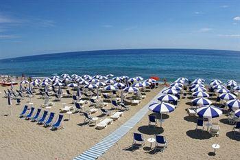Hotel Club Cala Longa Montauro Екстериор снимка