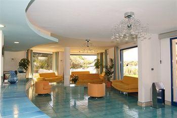Hotel Club Cala Longa Montauro Екстериор снимка