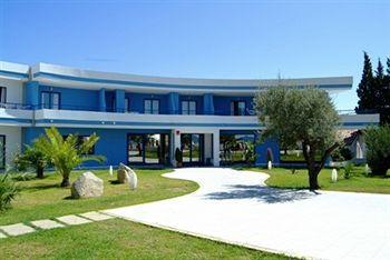 Hotel Club Cala Longa Montauro Екстериор снимка