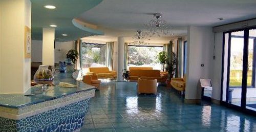 Hotel Club Cala Longa Montauro Екстериор снимка