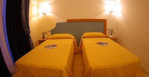 Hotel Club Cala Longa Montauro Екстериор снимка