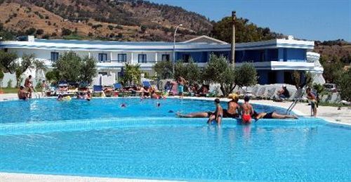 Hotel Club Cala Longa Montauro Екстериор снимка