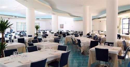 Hotel Club Cala Longa Montauro Екстериор снимка
