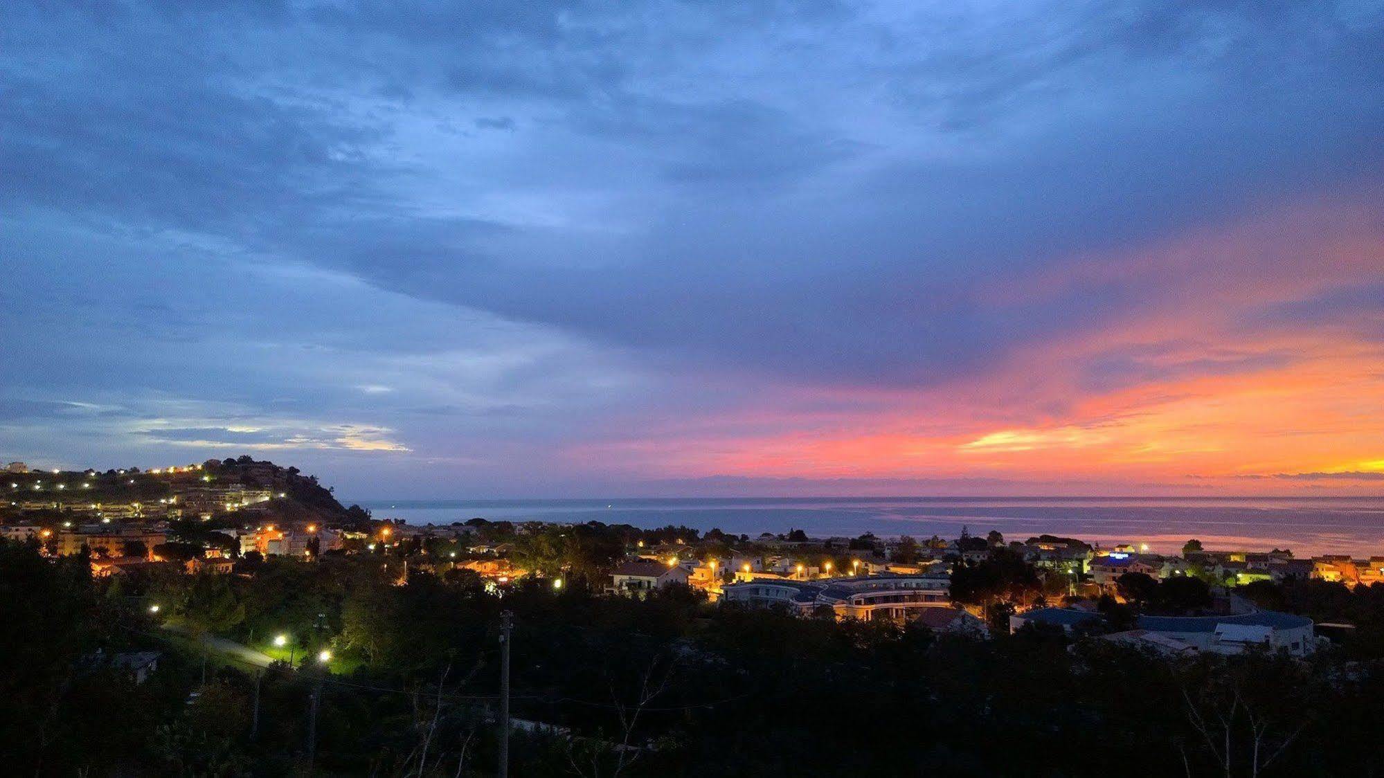 Hotel Club Cala Longa Montauro Екстериор снимка